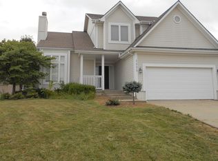 1225 SW Georgetown Dr, Lees Summit, MO 64082