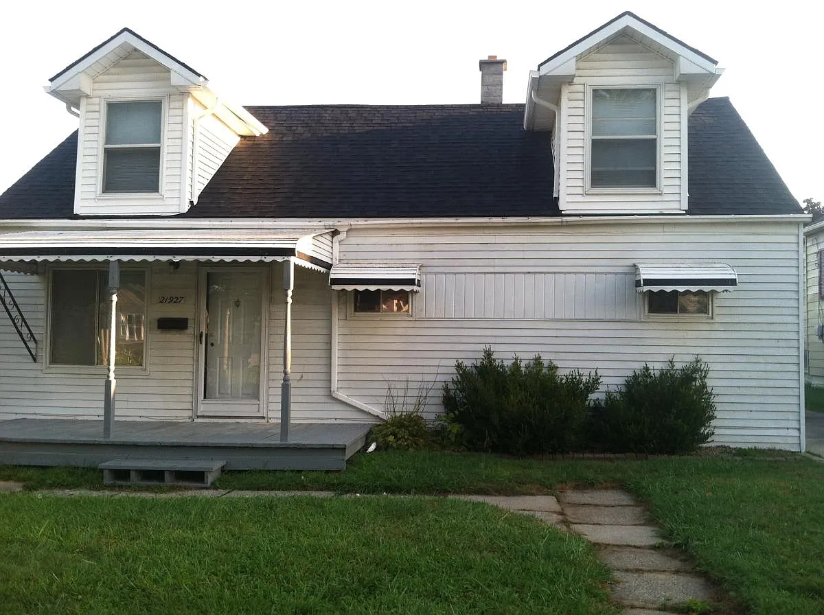 21927 Elizabeth St photo 1