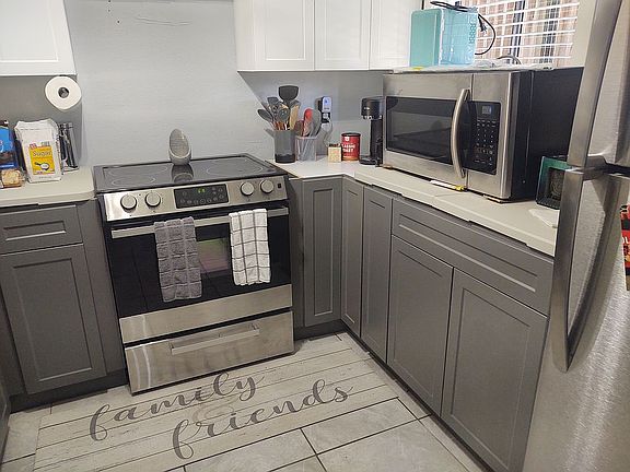 3rd image of 143 Scottsdale Sq #143