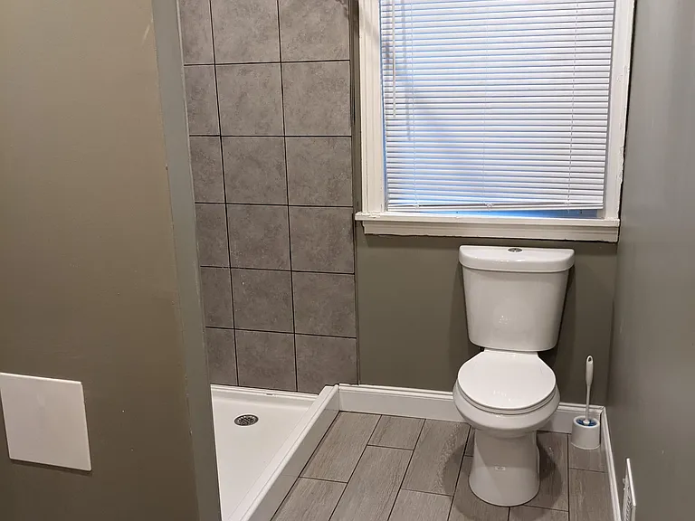 83 Kells Ave #1 — Photo 8