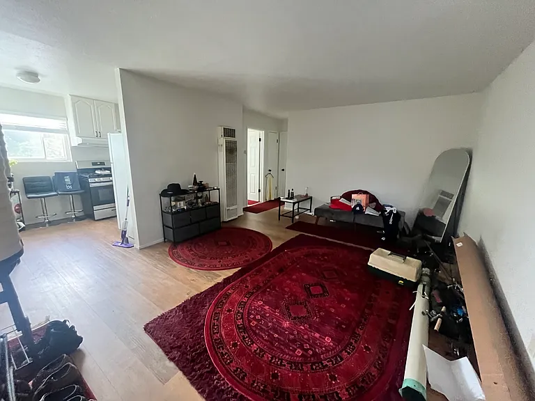 582 E H St #4 — Photo 2