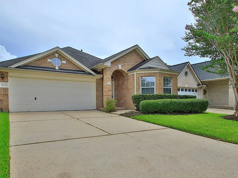 15938 Cottage Ivy Cir — Photo 2