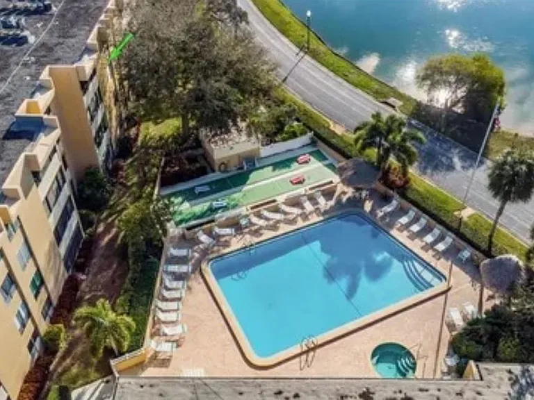 2900 Cove Cay Dr — Photo 5
