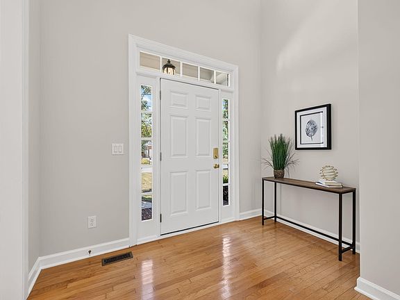3rd image of 105 Ecklin Ln