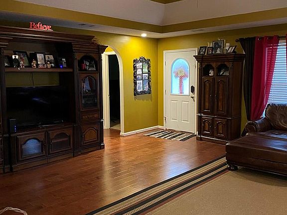 2nd image of 606 Rose Cir