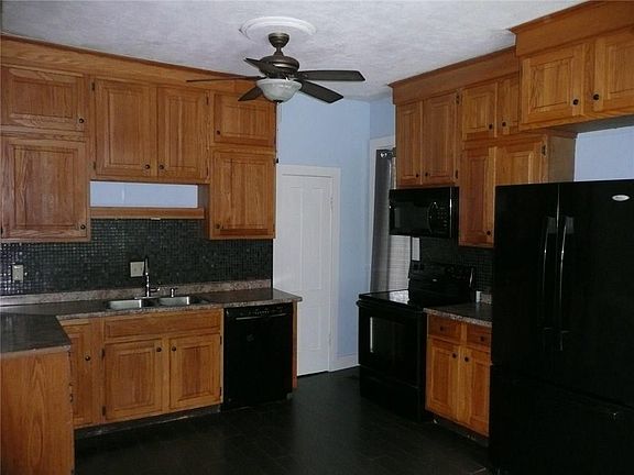 2nd image of 611 N Downing St