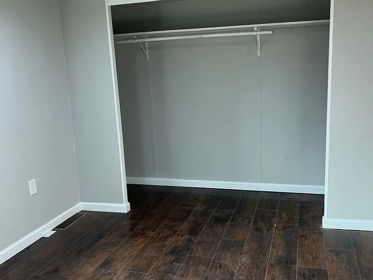 2038 Laburnum Ave #B — Photo 12