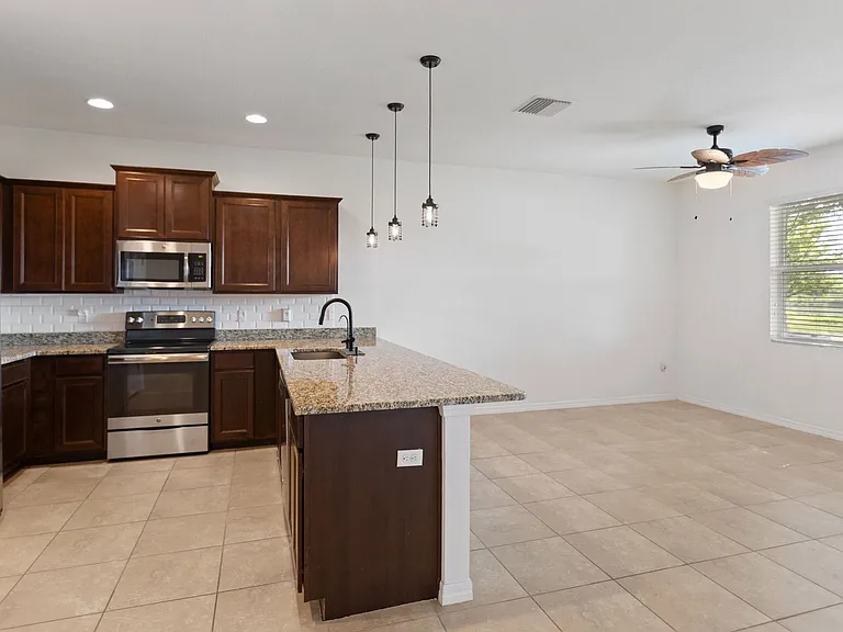 3840 Silverlake Way — Photo 7