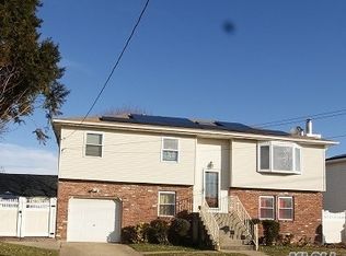 1031 Smith St, Uniondale, NY 11553