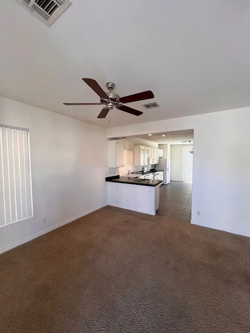 Nice 2 bedroom home w/loft in Silverado Ranch $1,894/mo — Photo 2