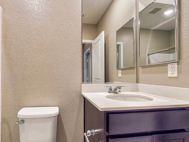 9733 Cluny Ave — Photo 16