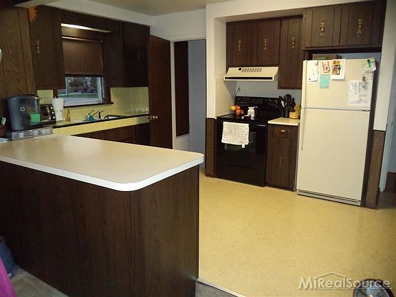 3rd image of 20609 Frazho St