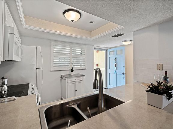 4th image of 1020 De Leon Dr #201