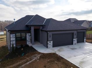 19101 Library Dr, Weston, MO 64098