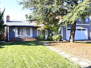 1805 Caulfield Ln, Petaluma, CA 94954