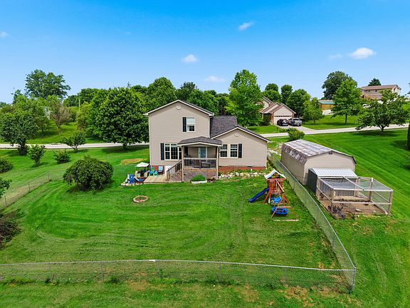 3rd image of 110 Saddle Brook Cir