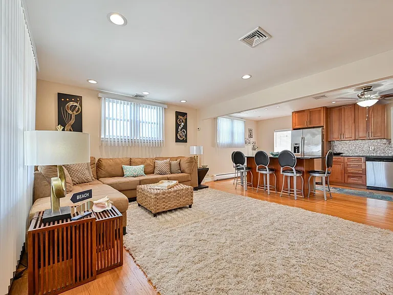 100 N Argyle Ave — Photo 5