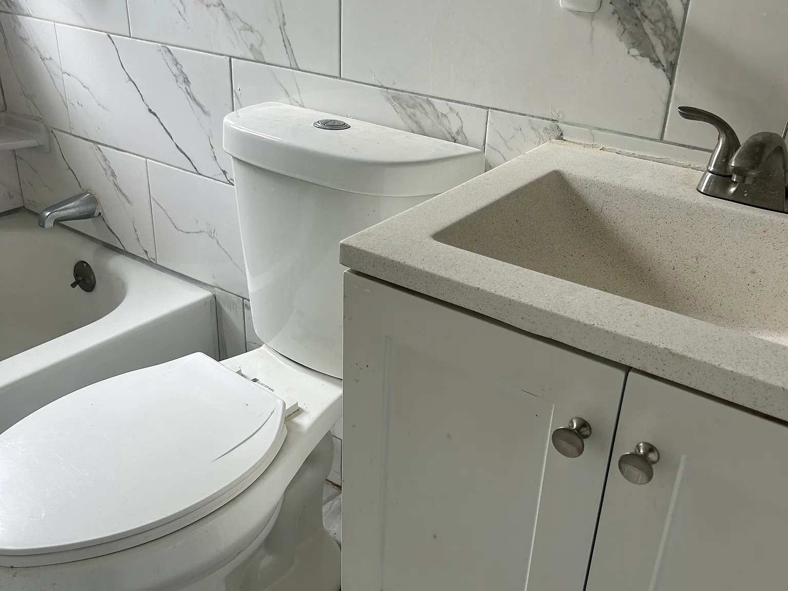 3 bed, 2300 sqft, $3,300 — Photo 3