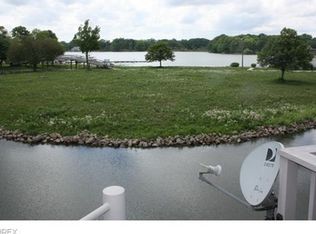 1615 N Pointe Dr NW, Canton, OH 44708