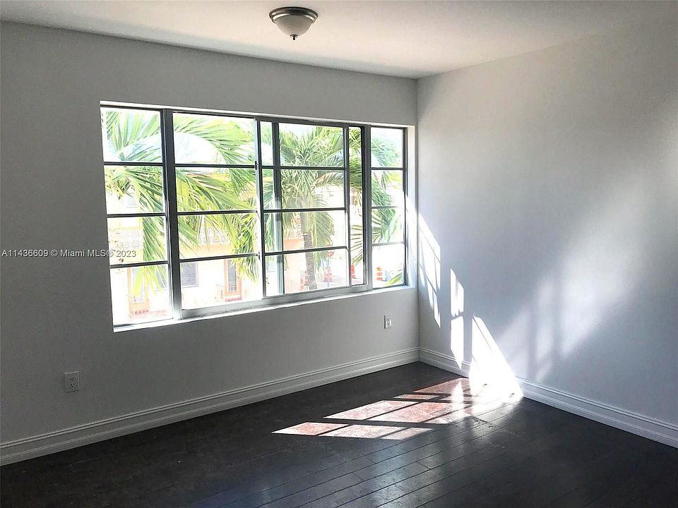 1st image of 611 11th St APT 204