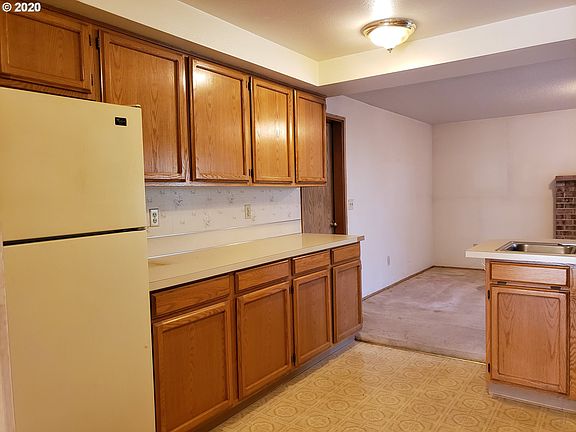 4th image of 805 NE Countryside Dr