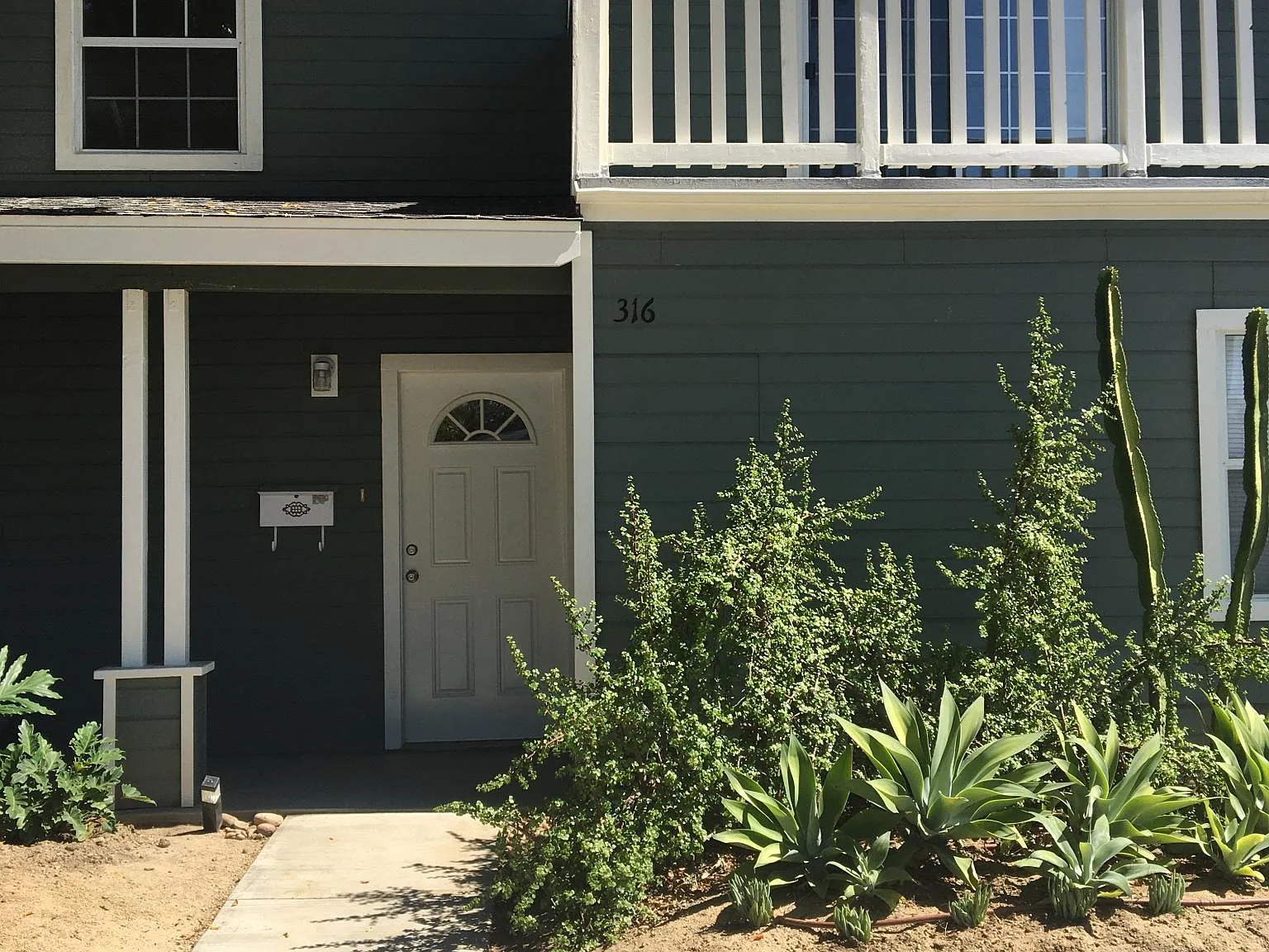 2 bed, $3,200 — Photo 1