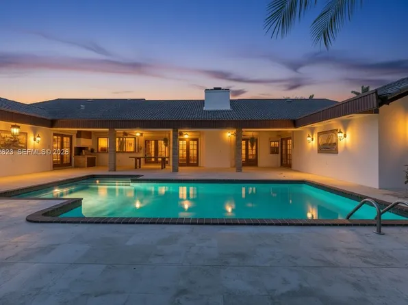 15305 SW 74th Ct, Palmetto Bay, FL 33157