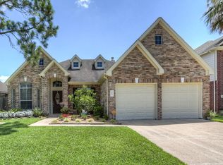 3207 Edgewood Dr, Pearland, TX 77584