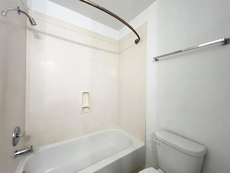 123 Willoughby Ct — Photo 10