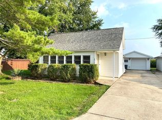 2912 E Lake Paradise Rd, Mattoon, IL 61938