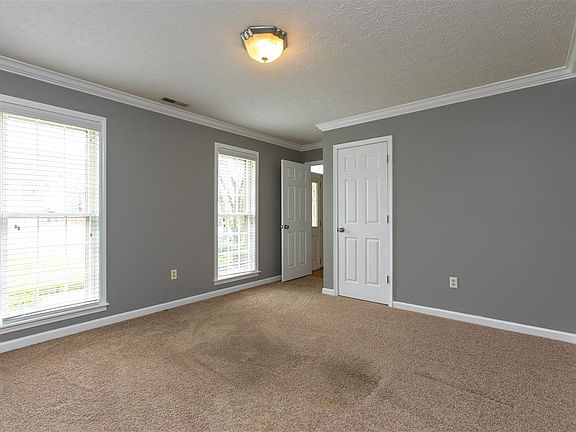 3rd image of 2610 Shady Cove Ct