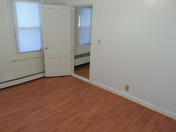 5th image of 220 Washington St APT 3