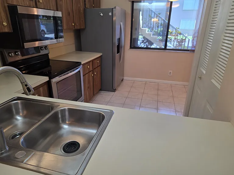 170 SE 7th St #301 — Photo 7