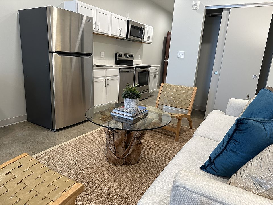1st image of 2225 3rd Ave N #406