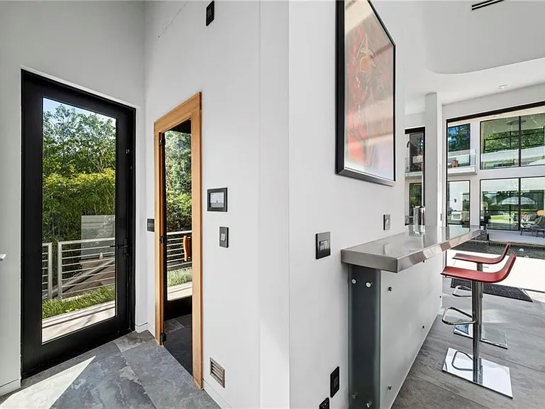 937 Berkshire Rd NE — Photo 29