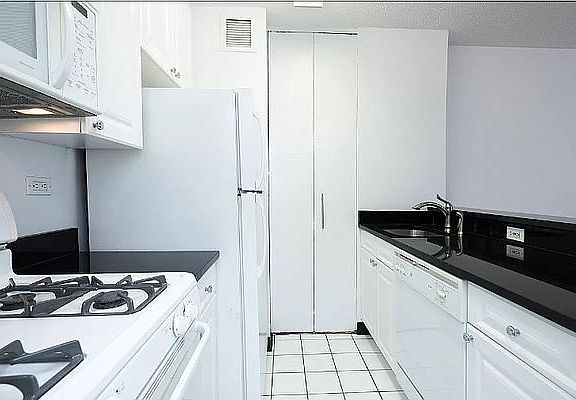 3rd image of 230 W 55th St APT 31H