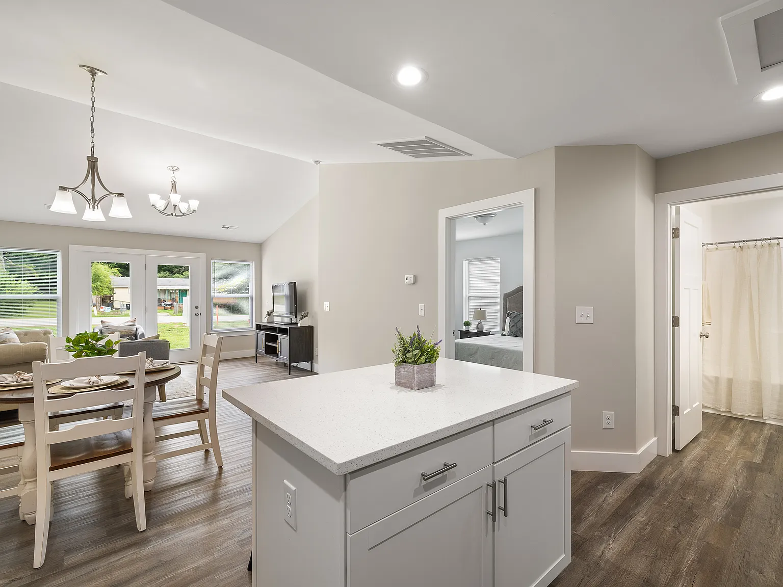 3 bed, 1217 sqft, $1,545 — Photo 4