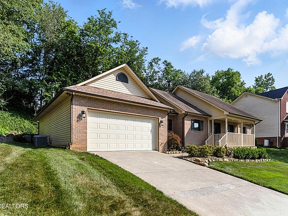 4th image of 8808 Cedar Springs Ln