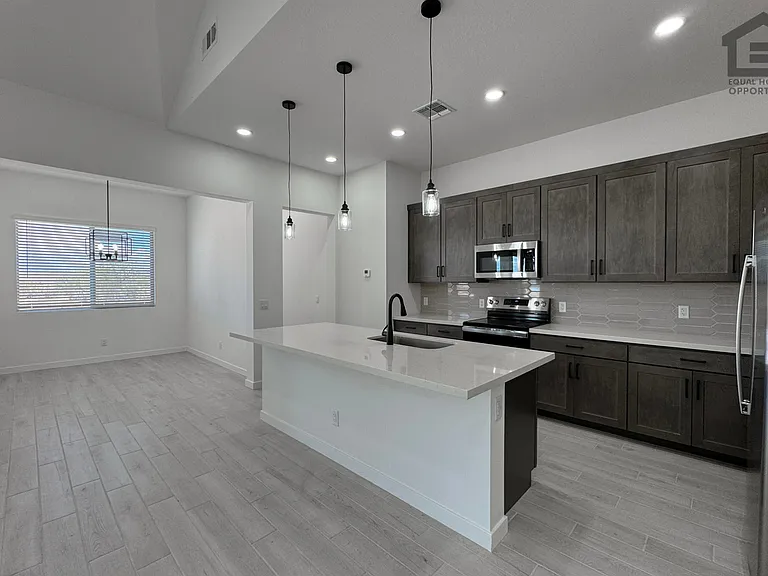 18108 W Morning Vista Ln — Photo 8