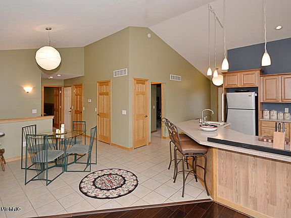 4th image of 70346 Fox Creek Blvd