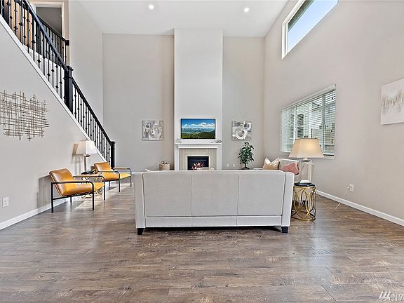 4th image of 10420 11th Street Ct E
