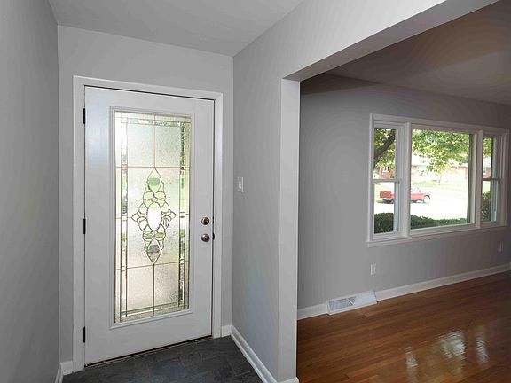 2nd image of 318 Sierra Dr