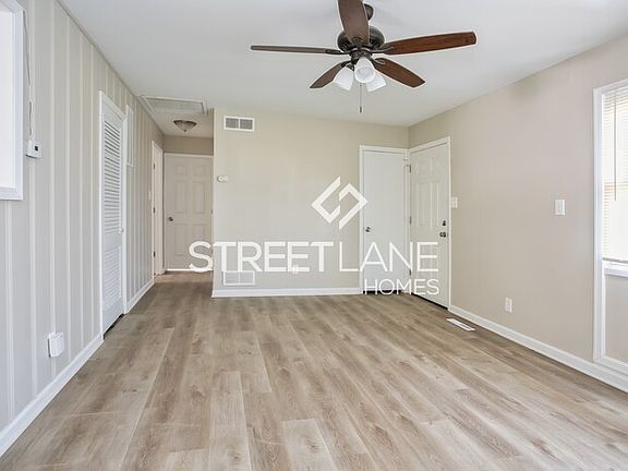 3rd image of 2923 Louise Ave