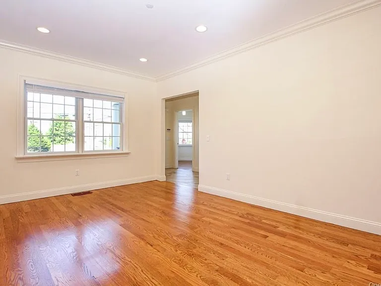 114 Oak St #114 — Photo 5