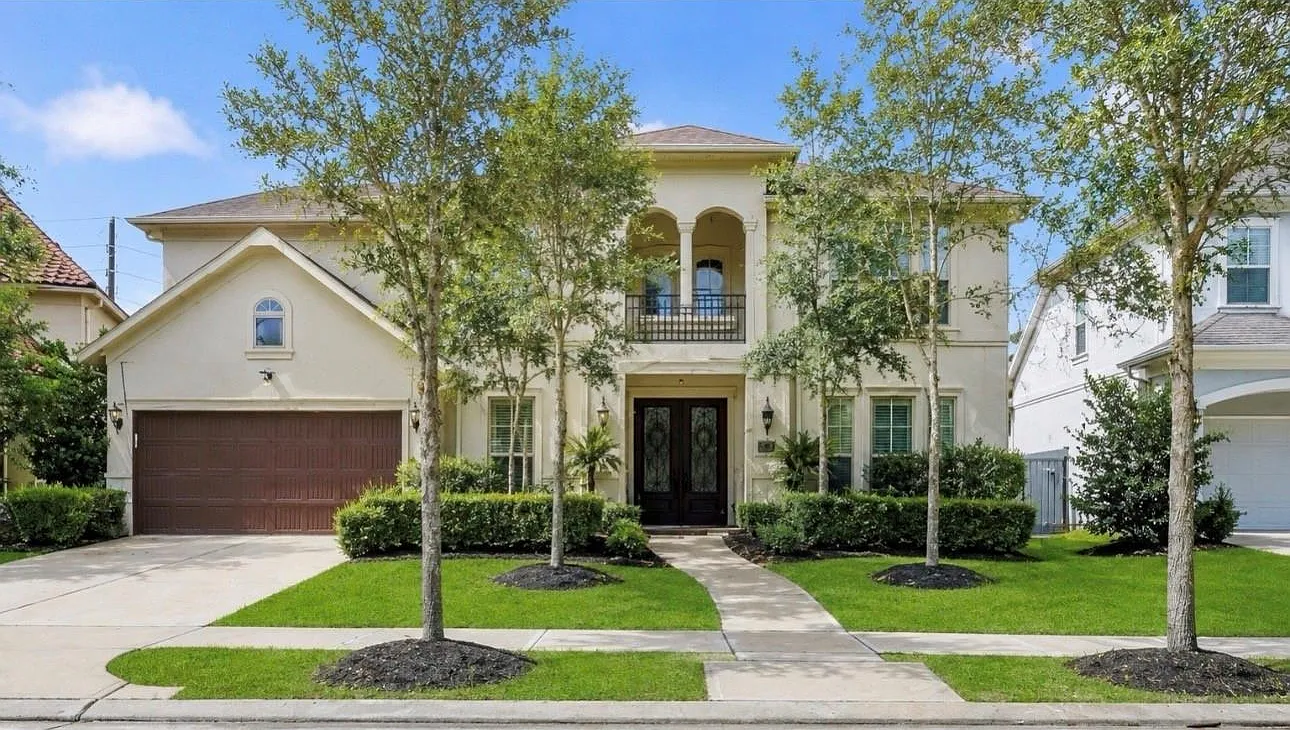 4 bed, 3.5 bath, 3810 sqft, $4,500 — Photo 1