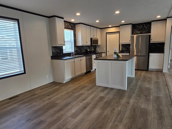 9761 Marina Cres #292, Clay Township, MI 48001