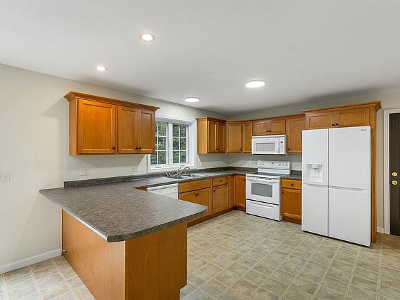 5th image of 166 Sandown Road #3
