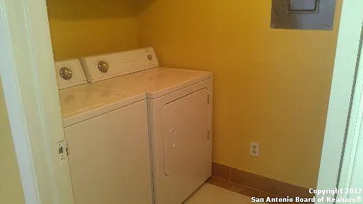 2 bed, 2.0 bath, 3944 sqft, $1,050 — Photo 3