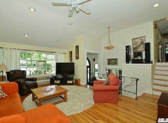 4th image of 18 Algonquin Dr