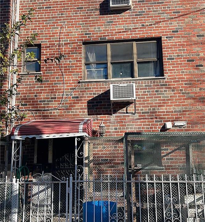 1st image of 2566 Colden Avenue